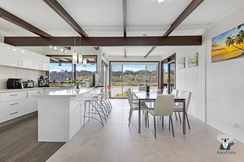 KozyGuru | Waterfront Holiday House