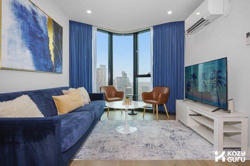 KozyGuru | Melbourne CBD 2Bed Apt + Stunning Views