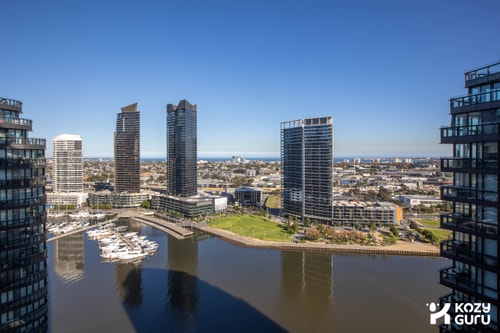KozyGuru | Docklands | High Level Waterview | 1 Bed Apt | Vdo883