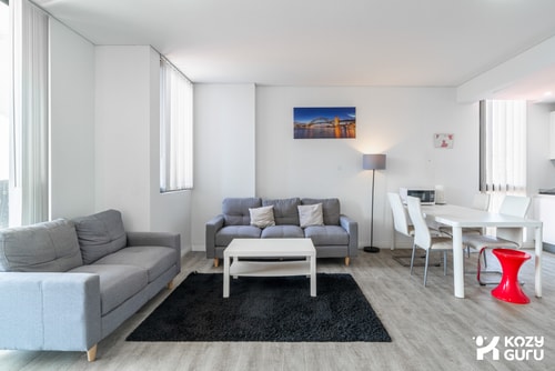KozyGuru | Rosebery | Stylish Apt with Parking