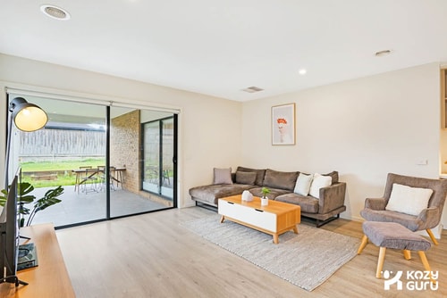 KozyGuru | Greenvale | Charming 7 Bed House