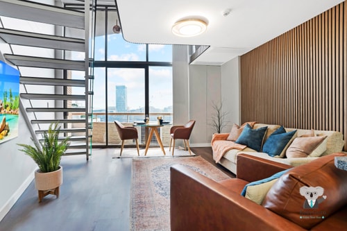 KozyGuru | Darling Harbor | 200° View Stylish Loft