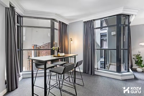 KozyGuru | Haymarket | Modern 1 Apt Best Location
