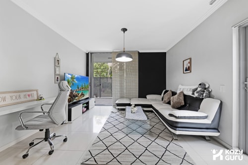 KozyGuru | Ryde | Cosy 2Bed Apt with Private Yard