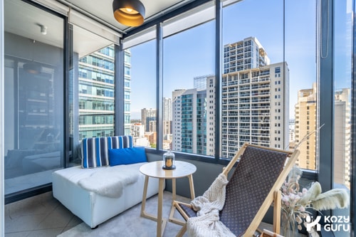 KozyGuru | 1BR Stunning CBD Views | Walk to All