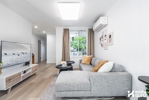 KozyGuru | Rozelle | Sunny Brick Gem + Parking