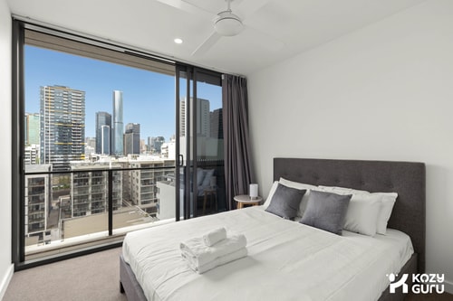 KozyGuru | South Brisbane | Kozy 2 Bedrooms APT