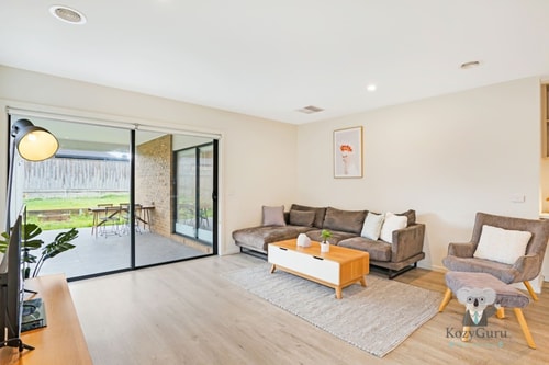 KozyGuru | Greenvale | Charming 7 Bed House