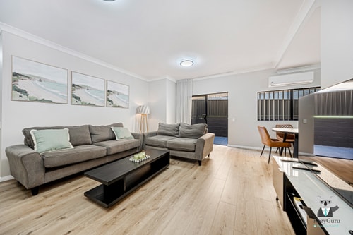 KozyGuru | Penrith | Spacious Ground Floor Gem