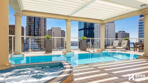 KozyGuru | Sydney CBD | Skyline View Sleek Studio