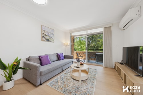 KozyGuru | Macquarie Park | Sunny Apt near Metro