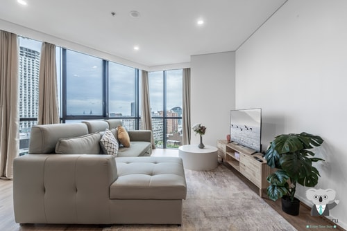 KozyGuru | China Town | Stylish City-View Retreat