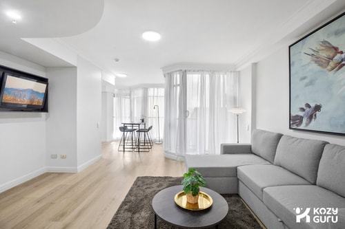 KozyGuru | Haymarket | Modern 1 Apt Best Location