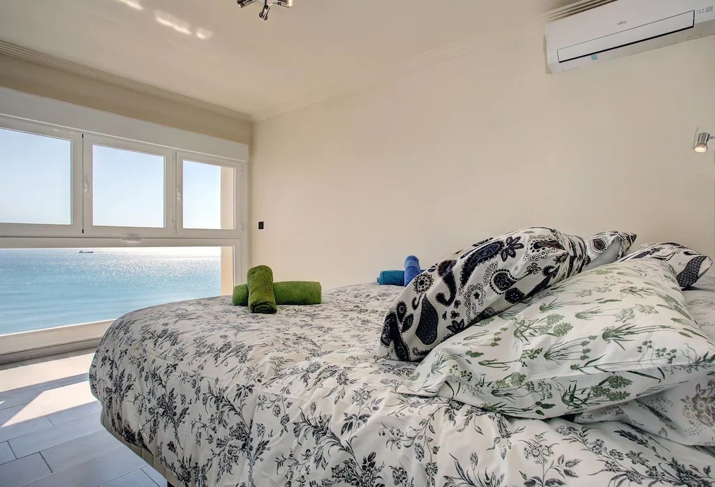 Executive 2 Bed Room Apartment Full Sea Views. gallery image 7