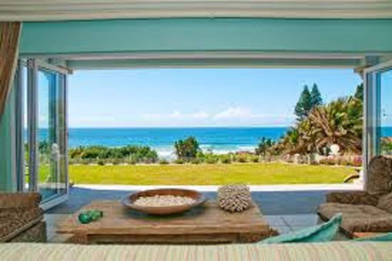 Black Sea front beach villa gallery image 3