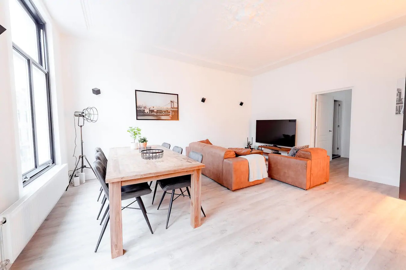 Deluxe 2 bedroom apartment top prime location gallery image 15