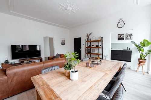 Deluxe 2 bedroom apartment top prime location 16 LVM Stays