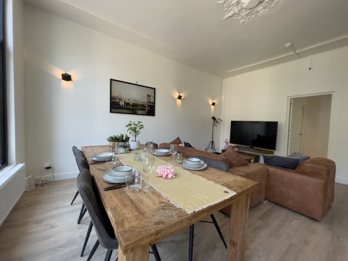 Deluxe 2 bedroom apartment top prime location 6 LVM Stays