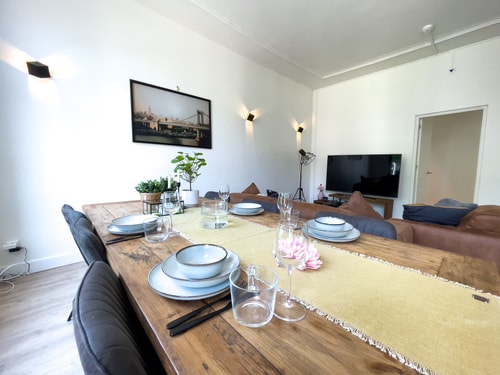 Deluxe 2 bedroom apartment top prime location 12 LVM Stays