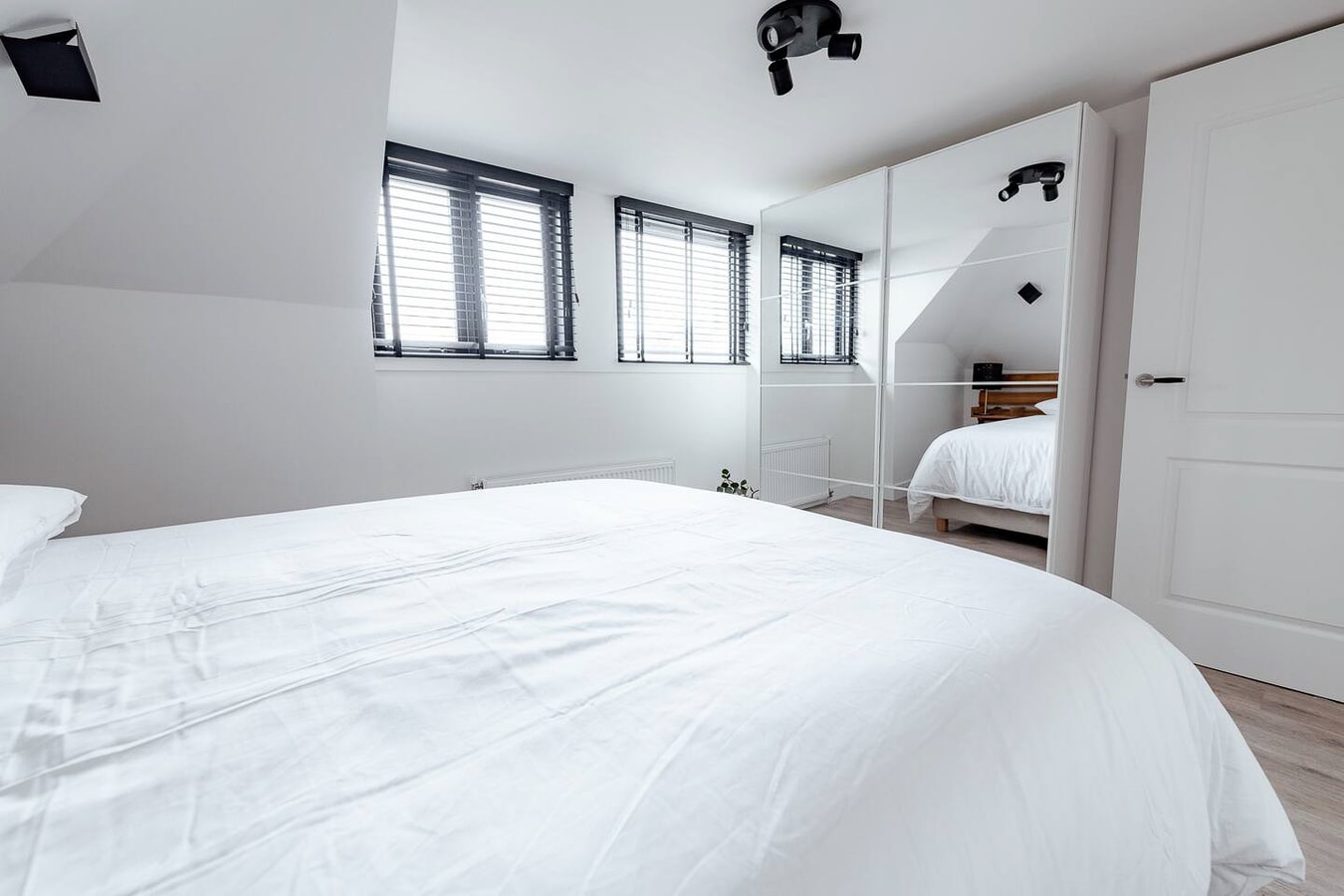 Beautiful luxury 2 bedroom apartment gallery image 12