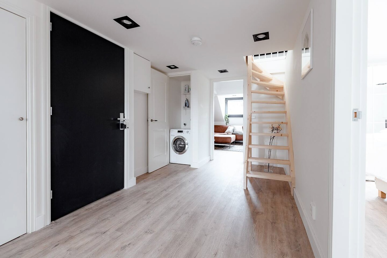 Beautiful luxury 2 bedroom apartment gallery image 15