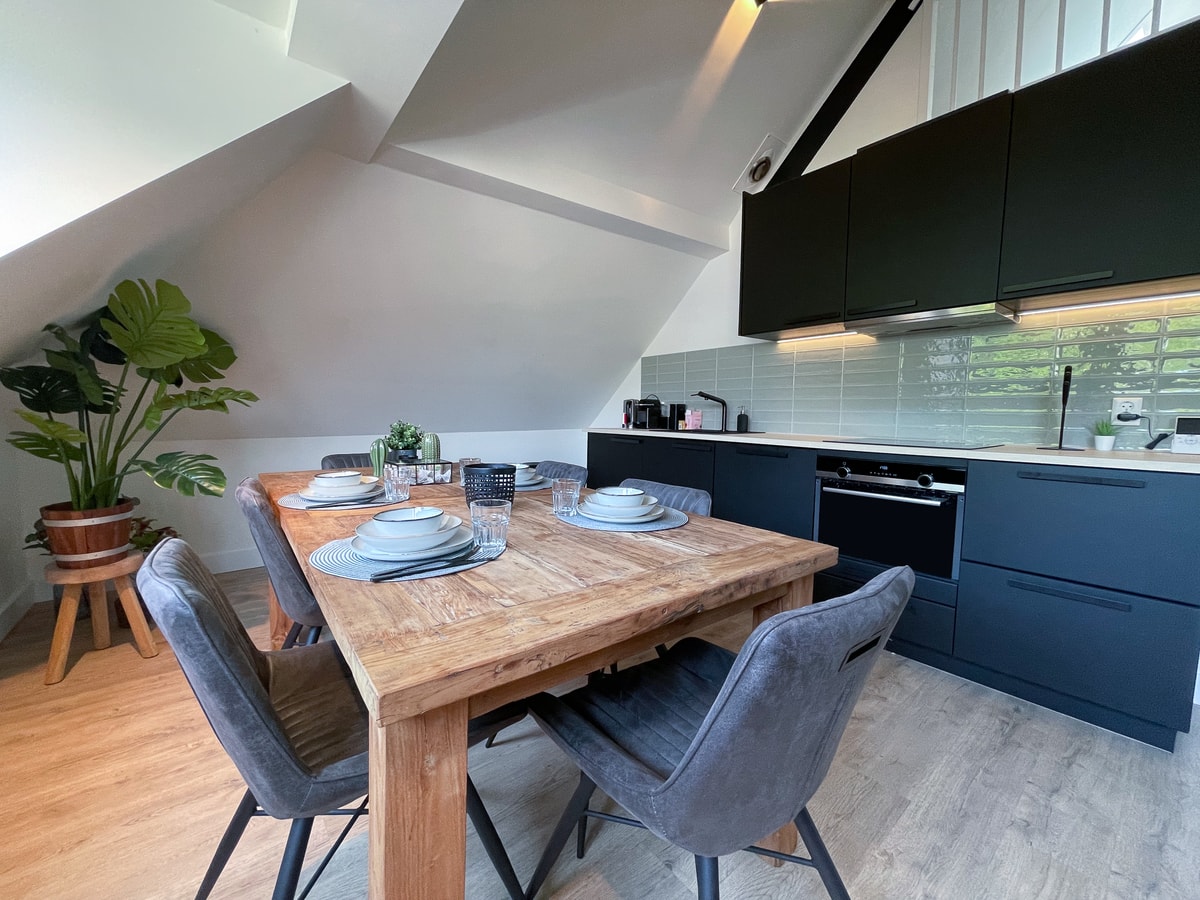 Beautiful luxury 2 bedroom apartment gallery image 3