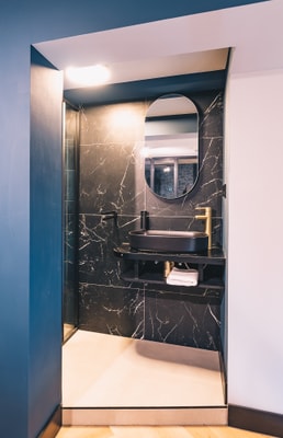 Deluxe family apartment w/ mezzanine at LVM STAYS 9 LVM Stays