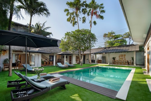 Best Location!/ Big 9 Bedr / 9 Bathr/ Near Beach