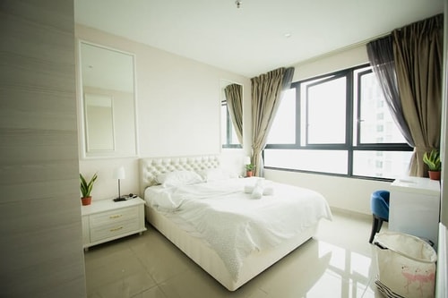 1BR iCity NEAR Mall | Parking | Wifi | Netflix