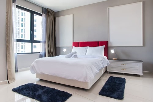 iCity 1Bedroom Apt NEAR MALL & THEMEPARK
