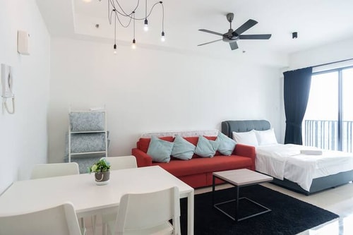 iCity Studio |Wifi Netflix | Mall & Themepark