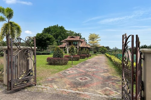 Group Getaway: 24 Pax in Umbai