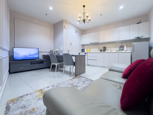 1BR @ i-City • Walk to Central Mall • Free Parking