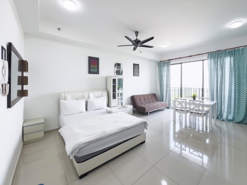 iCity Studio| WiFi, Netflix, Near Mall & Themepark