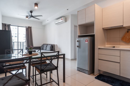 2Bedroom NEAR SOGO & JAKEL Free Wifi & Netflix