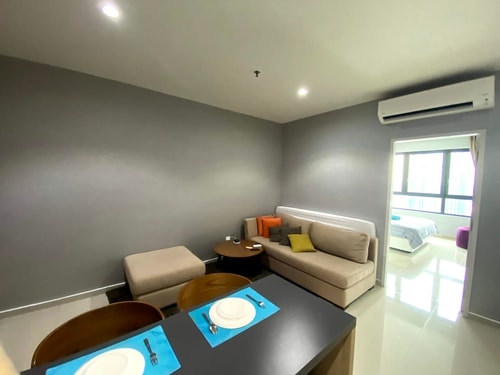 1BR iCity NEAR Mall | Parking | Wifi | Netflix