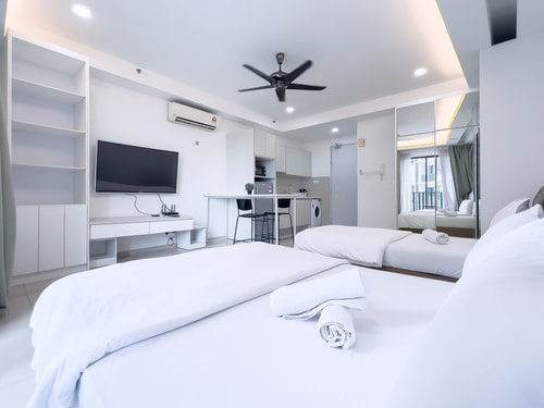 iCity Studio • Netflix • Near Mall & Free Parking