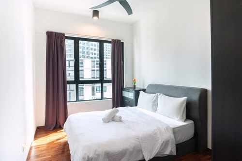 iCity 2-Bedroom Apt  Free Parking WiFi  Netflix