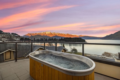 6-bedroom Penthouse Apartment - The Beacon 38 Luxe Stay