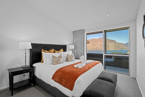 Luxury Villa with Panoramic Lake & Mountain Views 18 Luxe Stay