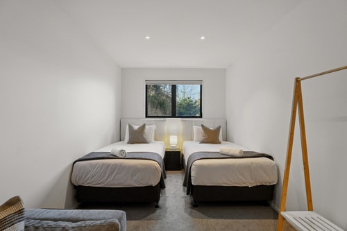 Contemporary 7 Bedroom House with Stunning View 15 Luxe Stay