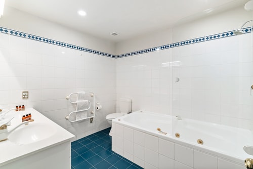 Lakefront Living at Remarkables Retreat - Unit 3 17 Luxe Stay