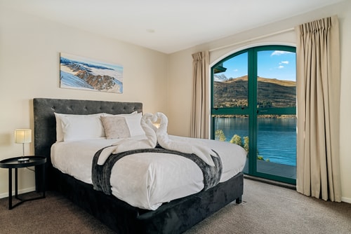 Lakefront Living at Remarkables Retreat - Unit 3 12 Luxe Stay