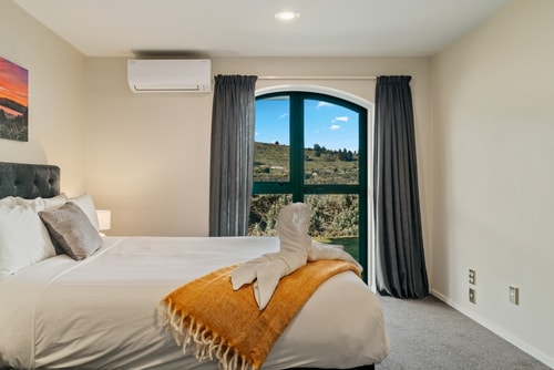 Lakefront Living at Remarkables Retreat - Unit 3 10 Luxe Stay