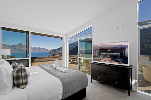 Luxury Villa with Panoramic Lake & Mountain Views 17 Luxe Stay