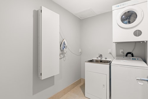 3-bedroom Penthouse Apartment - The Beacon 1002 25 Luxe Stay