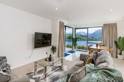 Executive Living in Bluewater 1 Luxe Stay