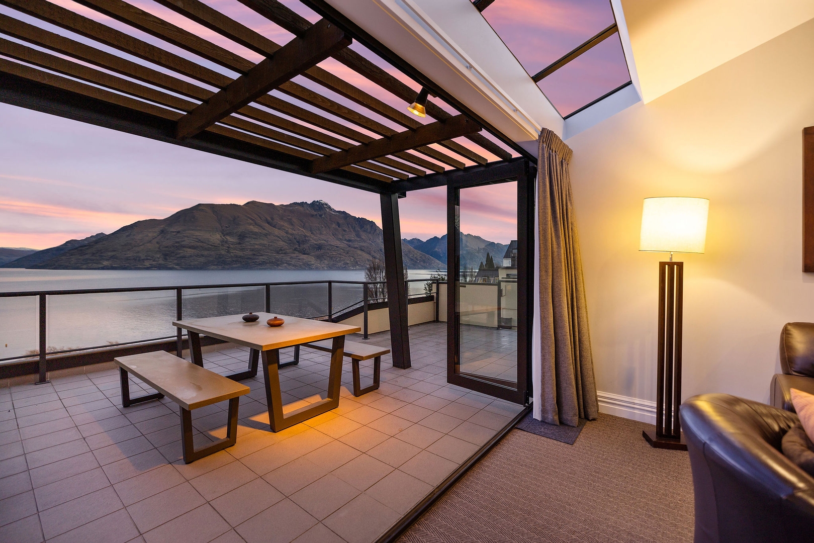 3-bedroom Penthouse Apartment - The Beacon 1002 Luxe Stay