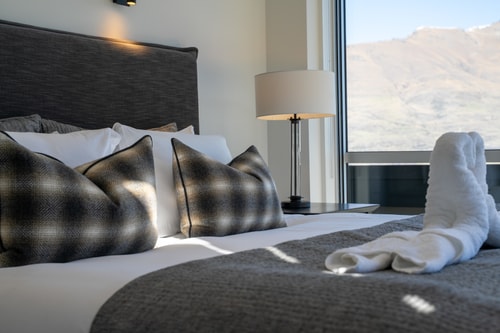 Luxury Villa with Panoramic Lake & Mountain Views 37 Luxe Stay