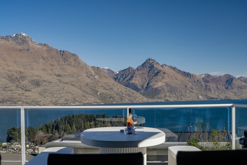 Luxury Villa with Panoramic Lake & Mountain Views 3 Luxe Stay